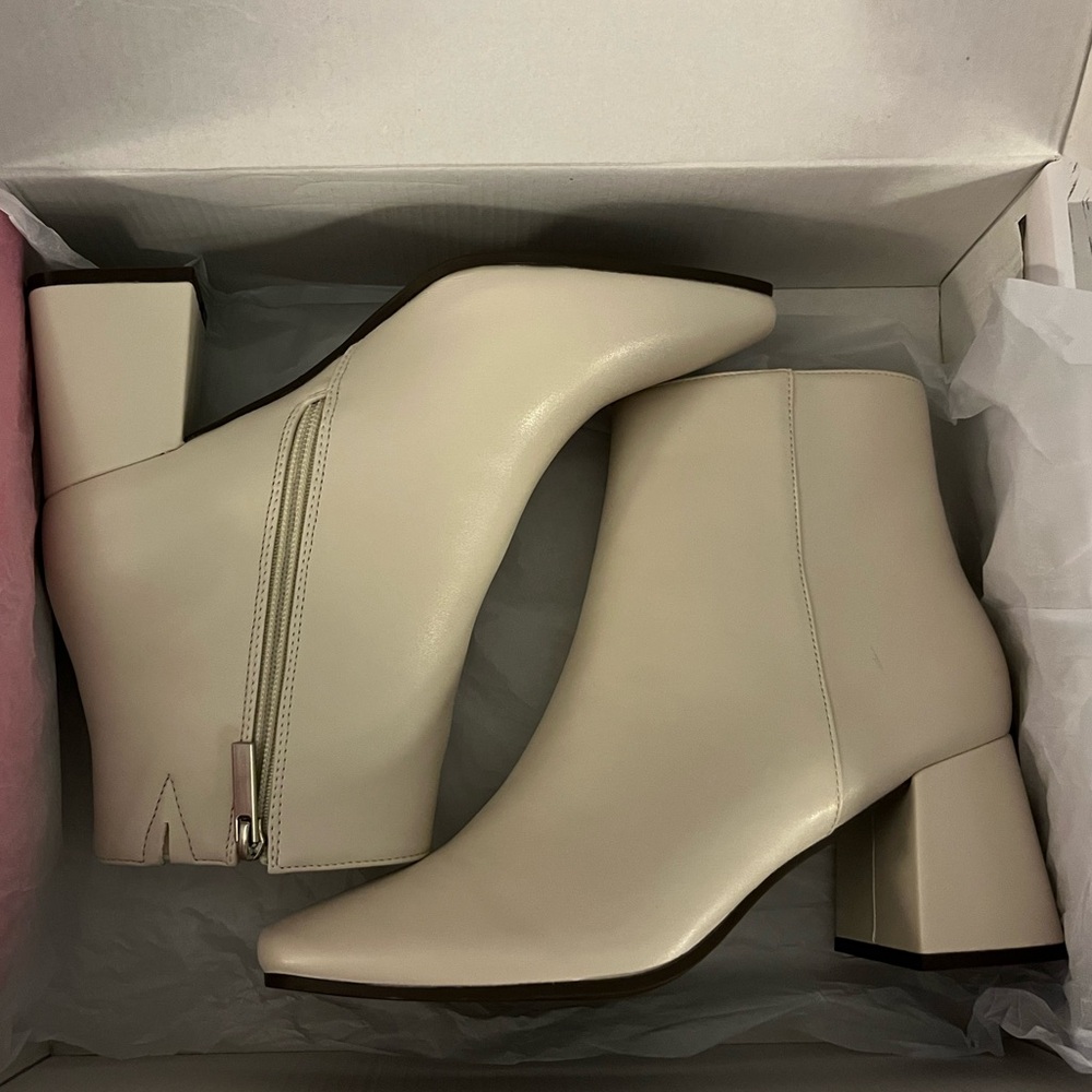 NWT HeyGirl by Corkys Felicia Sundown Hour Booties - women’s size 9 ivory